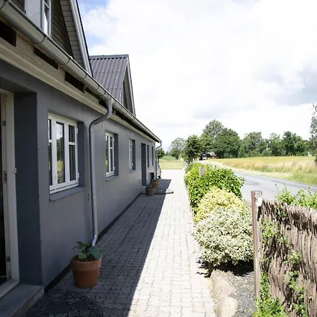 Sovevaerelse, Tv-stue Og Spiserum, Pa Forste Sal , Eget Badevaerelse I Stueetagen Privatunterkunft
