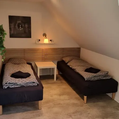 Sovevaerelse, Tv-stue Og Spiserum, Pa Forste Sal , Eget Badevaerelse I Stueetagen *
