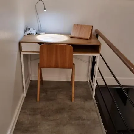 Hyggeligt Værelse, Te-køkken Og Tv-stue På Landet *