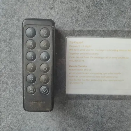 Privatunterkunft Sovevaerelse, Tv-stue Og Spiserum, Pa Forste Sal , Eget Badevaerelse I Stueetagen *